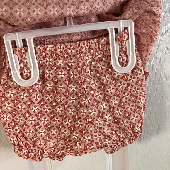 New 2pc Carters Outfit - Picture 9 of 10